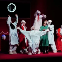 میترا بابائی کارگردان نمایش «باران در شب تابستان» گفت:

جنیان از انسان بودن می‌گویند